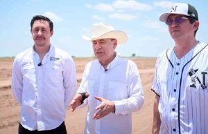 Durazo supervisa Viviendas del Bienestar en Navojoa; promete entregar 20 mil casas antes de concluir su gobierno