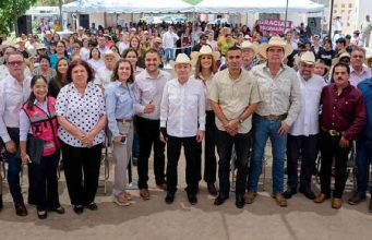 Gobernador Durazo acerca gobierno, becas y apoyos a comunidades del noroeste de Sonora