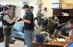 Detienen a dos mexicanos y aseguran armas de fuego en Nogales, Arizona