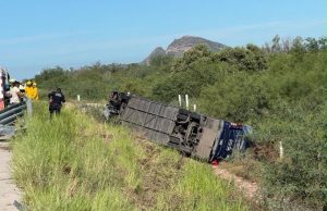 Camionazo deja al menos tres muertos en Sonora