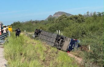 Camionazo deja al menos tres muertos en Sonora