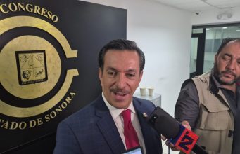 Presenta David Figueroa propuesta para fumigar constantemente en escuelas de Sonora