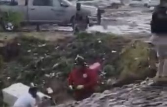 Muere persona arrastrada por arroyo durante fuertes lluvias en Guaymas
